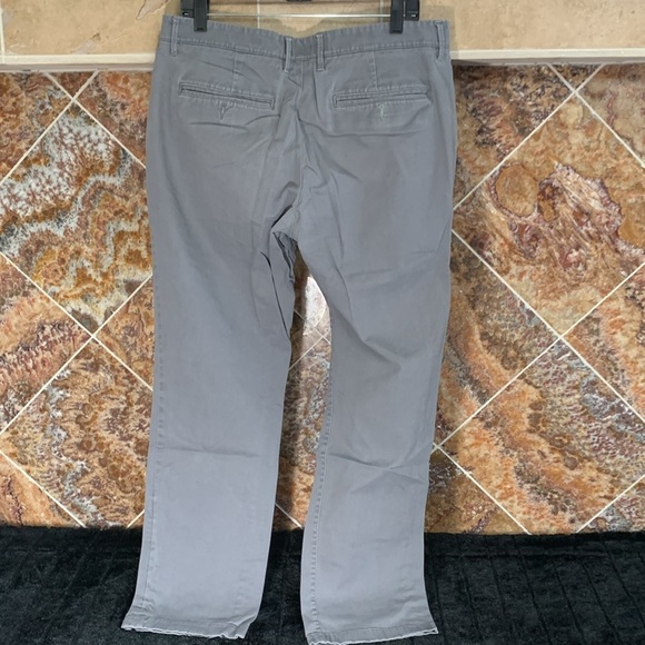 Men's Gray Goodfellow Hennepin Chino Labeled as 34 x 32 - Picture 2 of 11